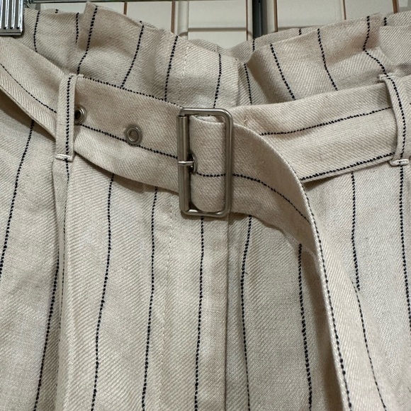 Peserico
pinstriped linen cropped trousers (17) - Picture 7 of 9